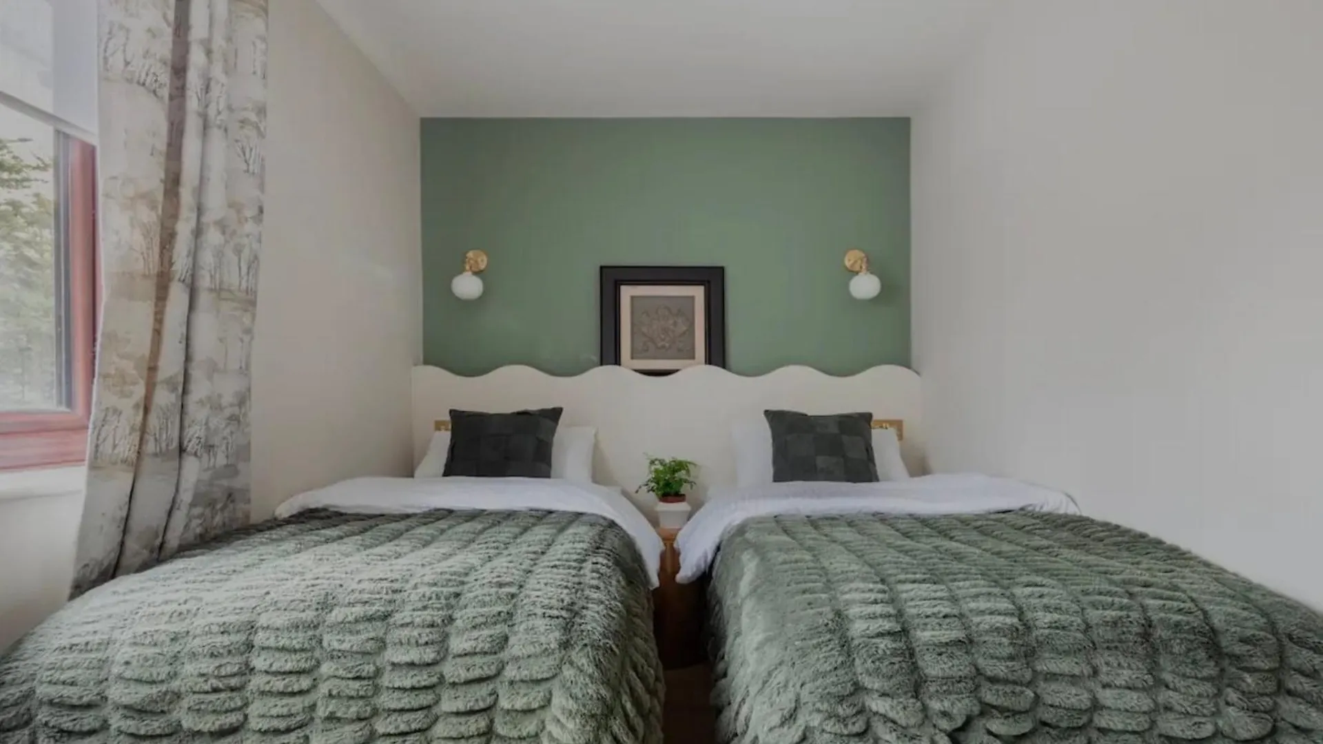 Holiday home Spring Stays Cosy 2-Bed Residence With Free Parking London