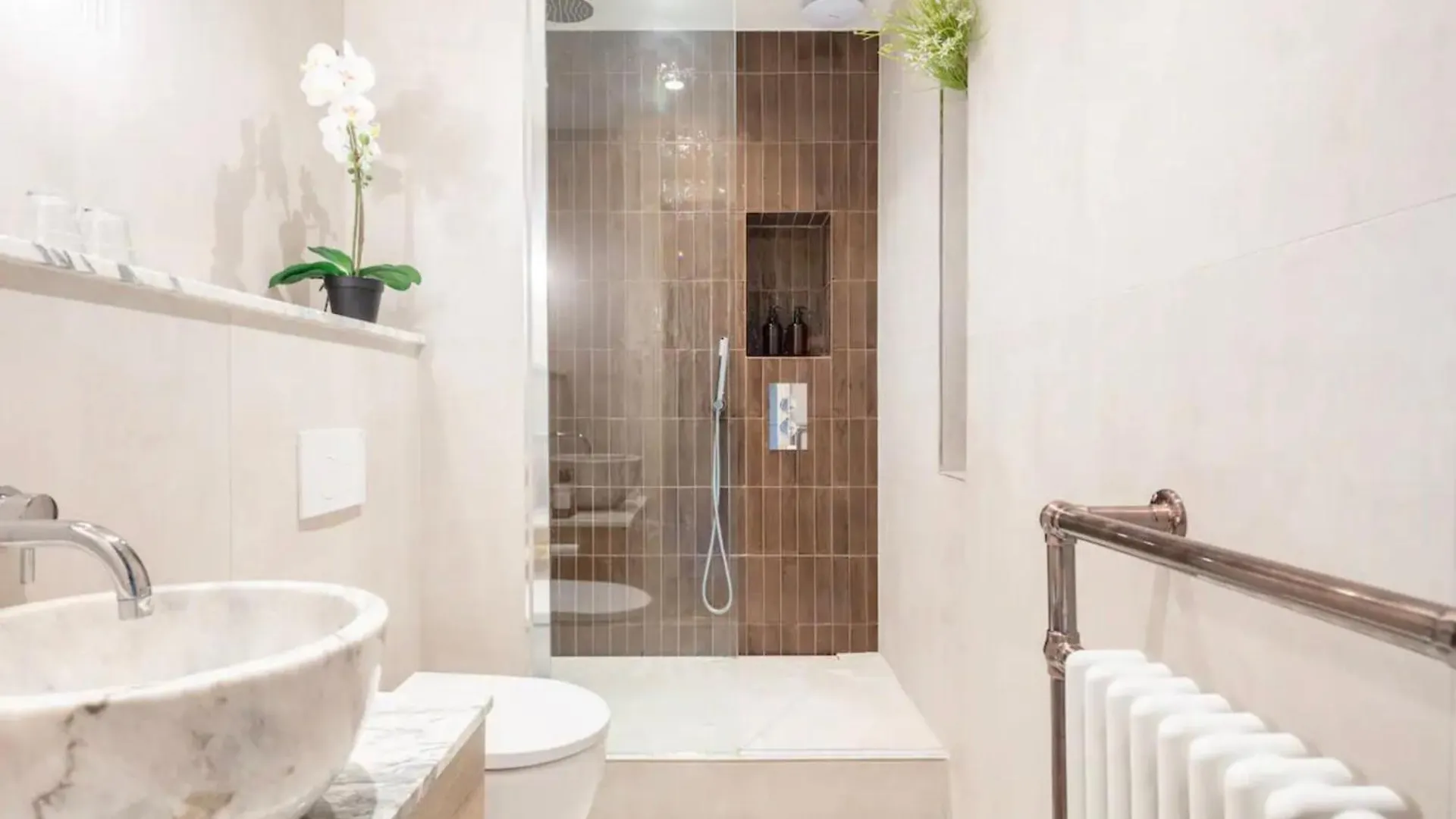 Holiday home Spring Stays Cosy 2-Bed Residence With Free Parking London United Kingdom